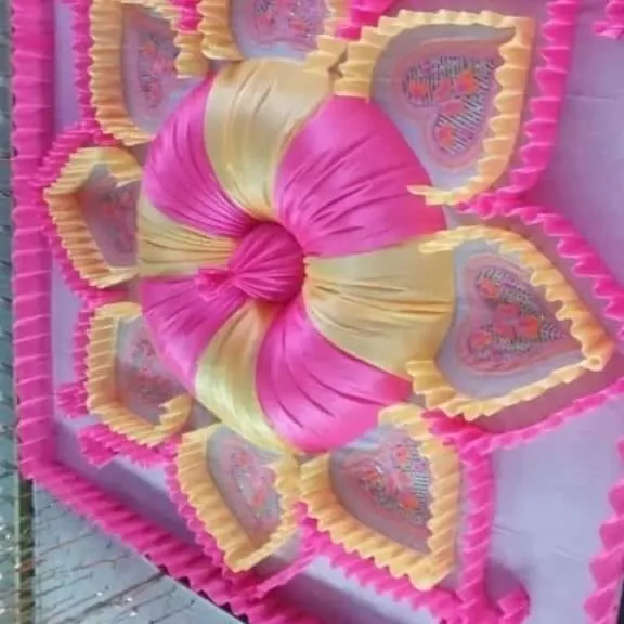 Puff flower ceiling, pink and gold