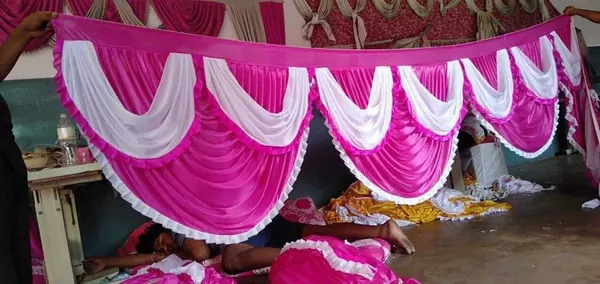 Swag borders (jhalar)